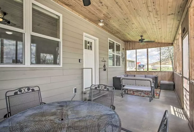 Idyllic Gem: Screened Porch, 1/2 Mi To River!