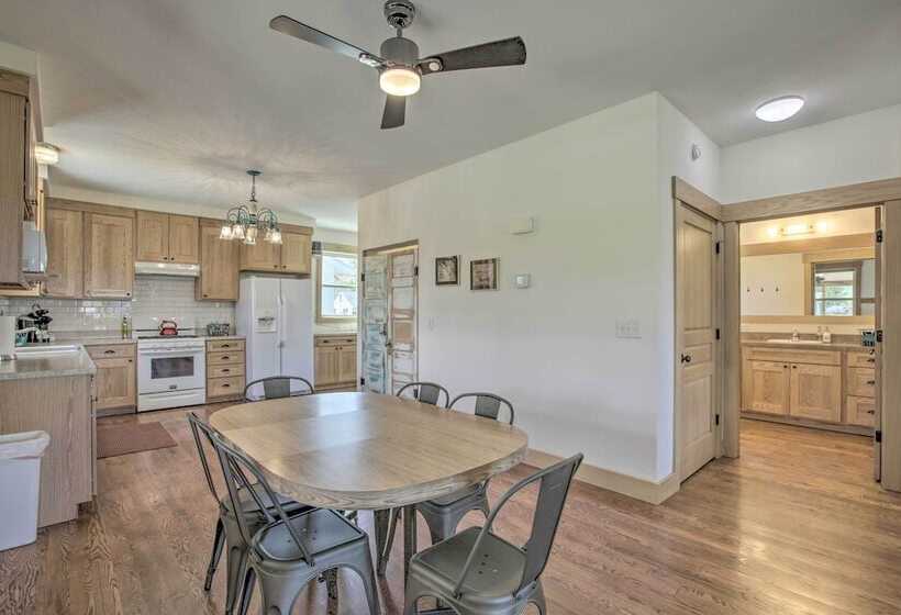 Idyllic Gem: Screened Porch, 1/2 Mi To River!