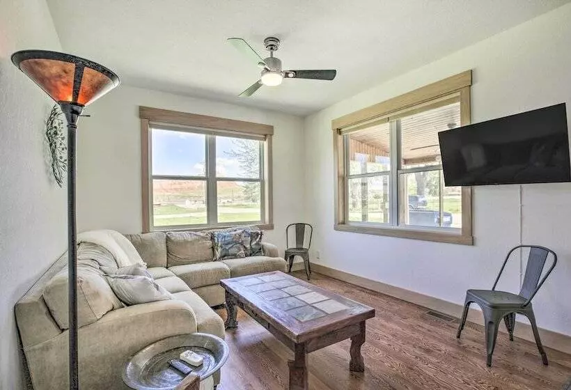 Idyllic Gem: Screened Porch, 1/2 Mi To River!