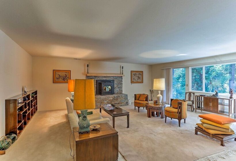 Lake Almanor Country Club Home W/ Views & Kayaks!