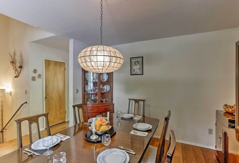 Lake Almanor Country Club Home W/ Views & Kayaks!