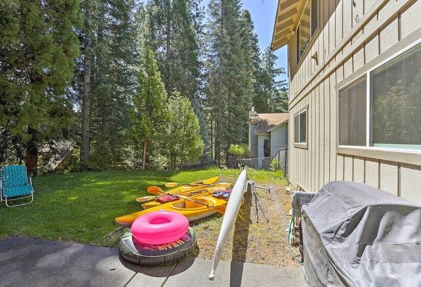 Lake Almanor Country Club Home W/ Views & Kayaks!