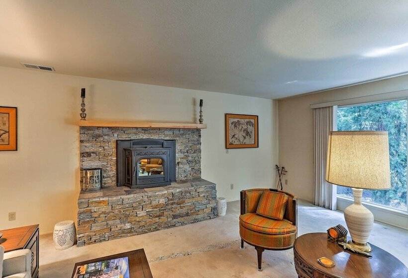 Lake Almanor Country Club Home W/ Views & Kayaks!