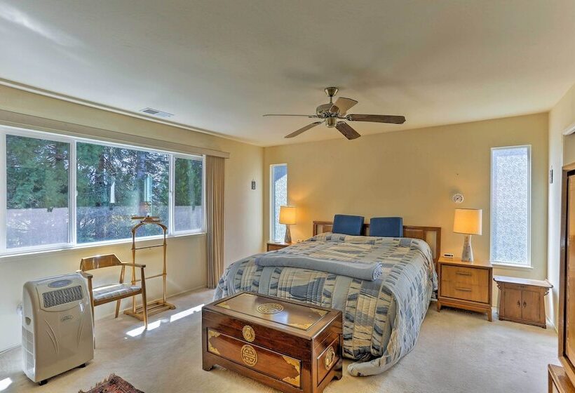 Lake Almanor Country Club Home W/ Views & Kayaks!