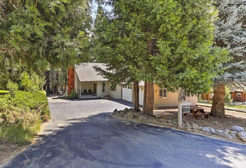 Lake Almanor Country Club Home W/ Views & Kayaks!