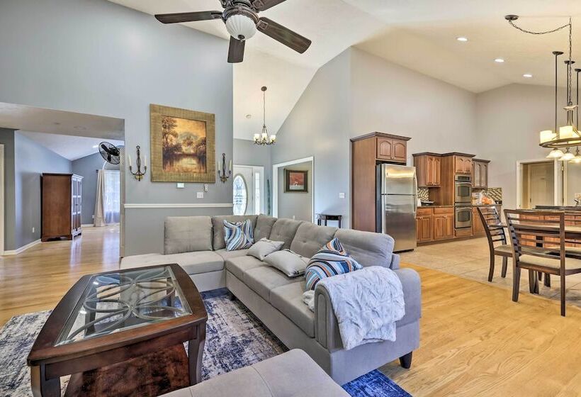 Long Pond Hideaway W/ Deck + Private Hot Tub!