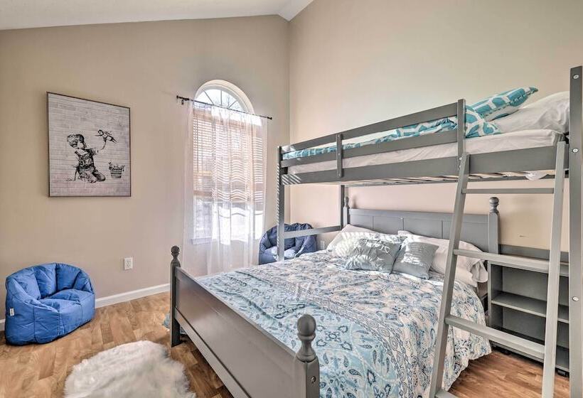 Long Pond Hideaway W/ Deck + Private Hot Tub!