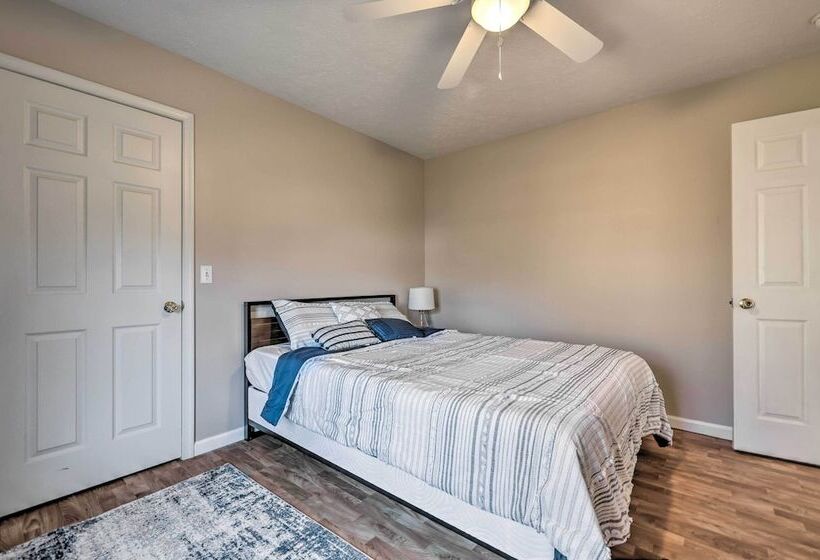 Long Pond Hideaway W/ Deck + Private Hot Tub!