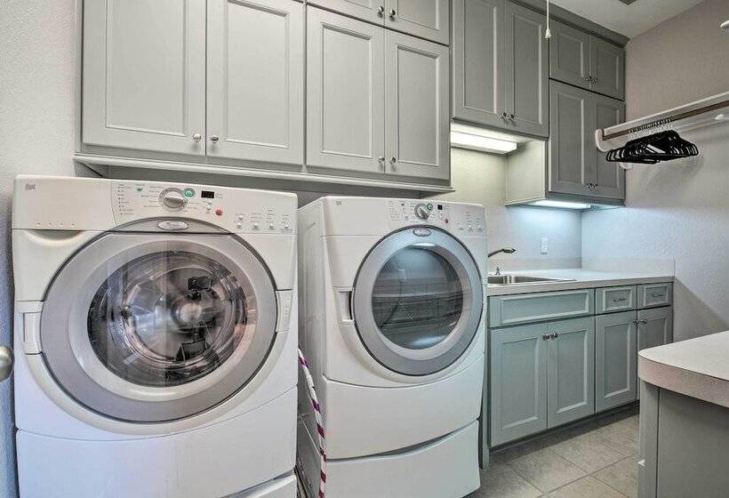 Luxurious Navasota Retreat 14 Mi To A & M!