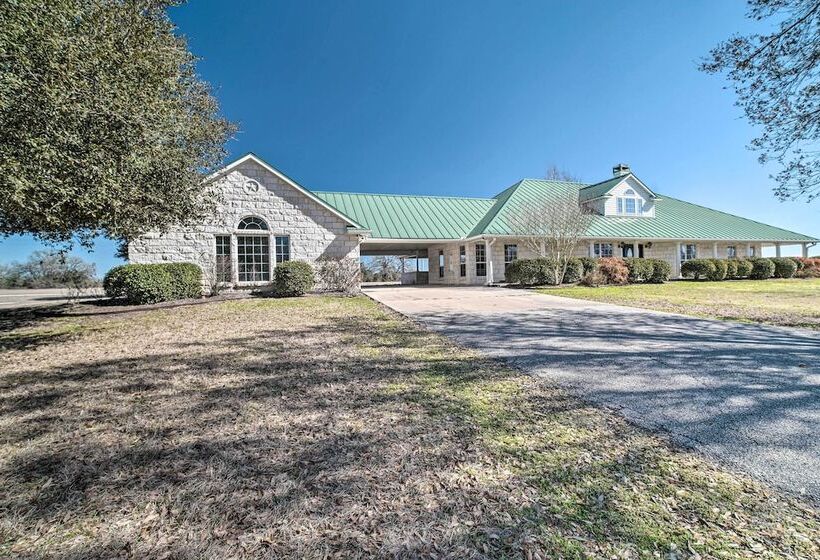 Luxurious Navasota Retreat 14 Mi To A & M!