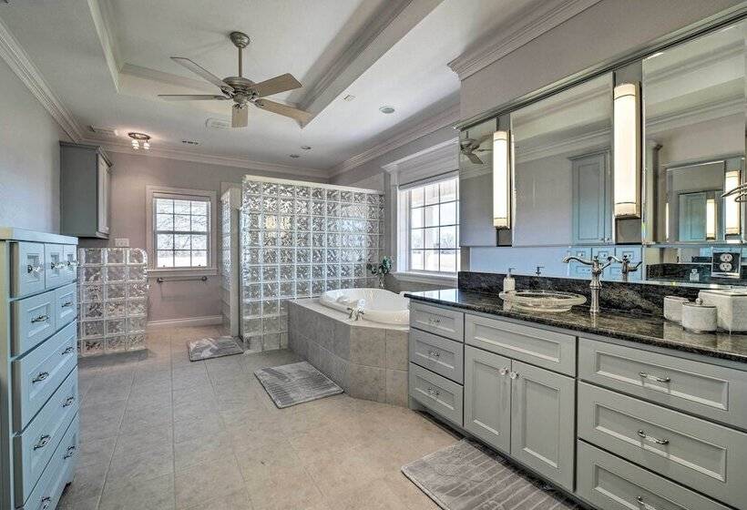 Luxurious Navasota Retreat 14 Mi To A & M!