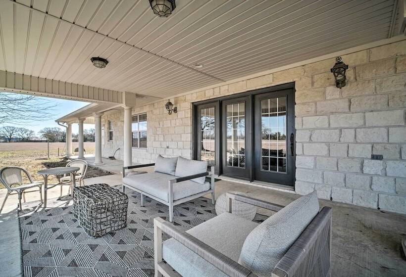 Luxurious Navasota Retreat 14 Mi To A & M!
