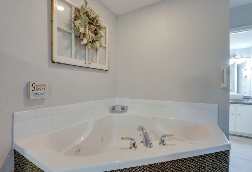 Fire Pit & Pool Access: Margaritaville Home!