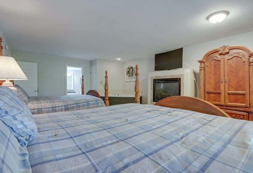 Fire Pit & Pool Access: Margaritaville Home!