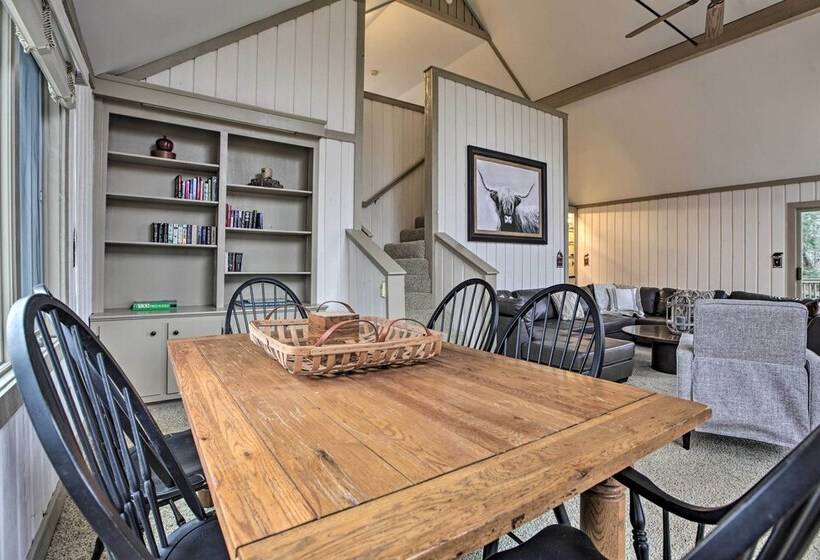 Mountaintop Wintergreen Resort Home W/ Deck, Views