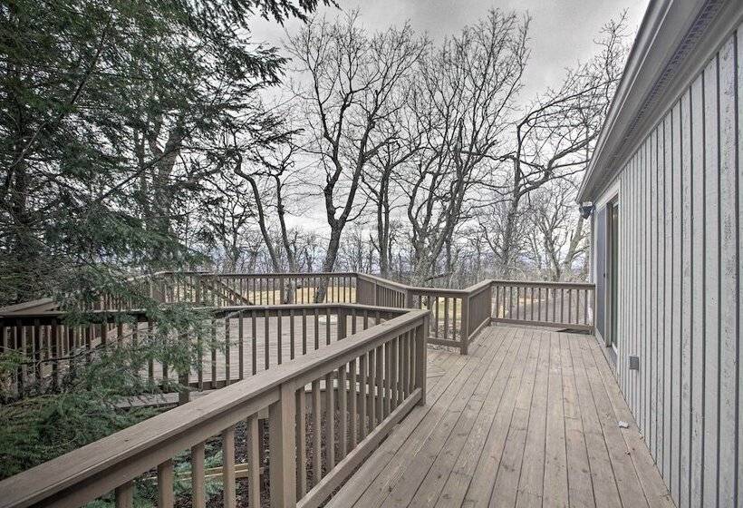 Mountaintop Wintergreen Resort Home W/ Deck, Views