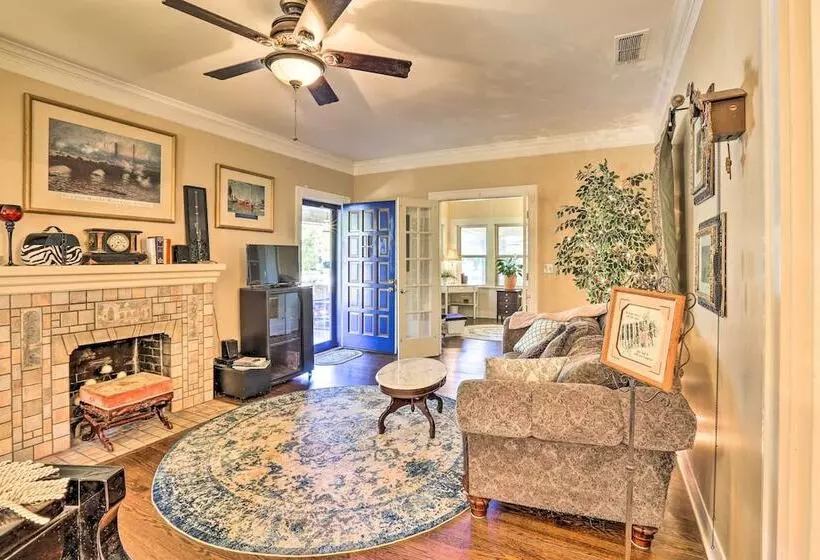 Walk To Midwestern State: Wichita Falls Cottage!