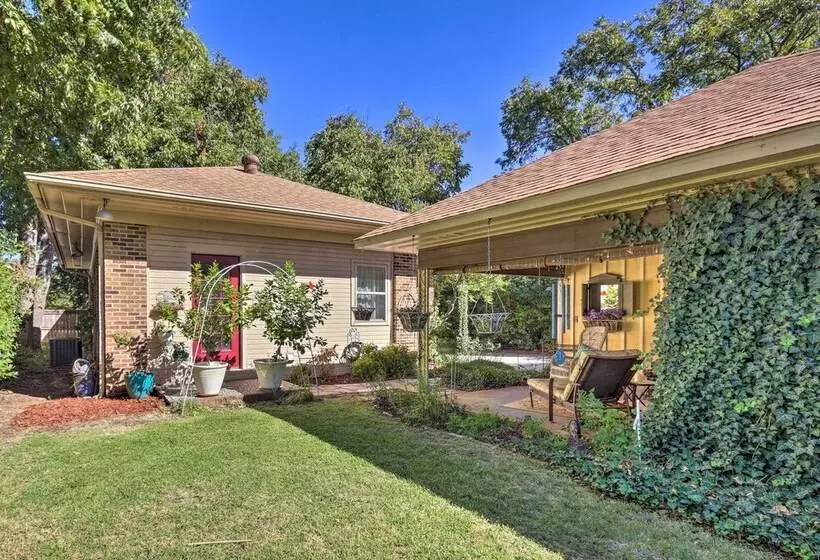 Walk To Midwestern State: Wichita Falls Cottage!