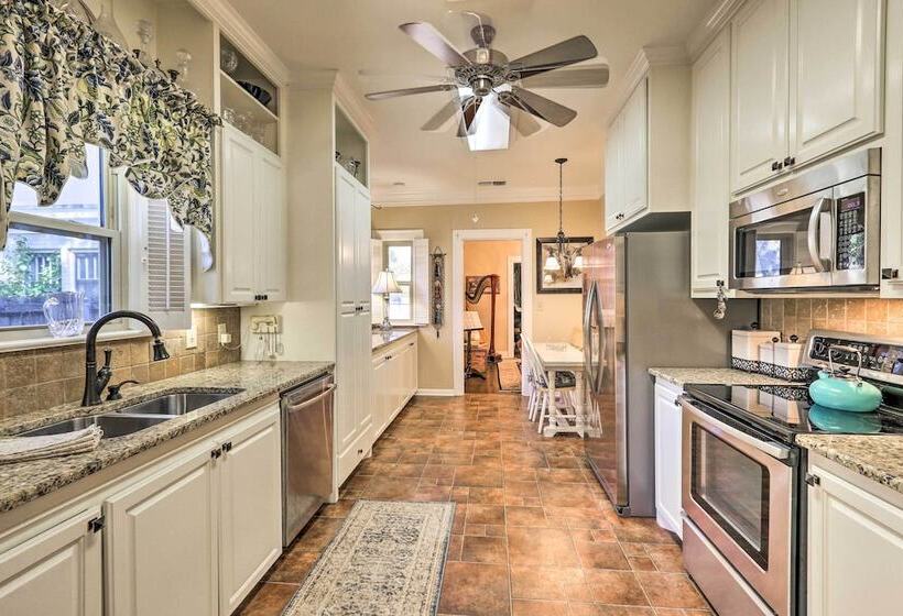 Walk To Midwestern State: Wichita Falls Cottage!