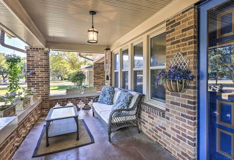 Walk To Midwestern State: Wichita Falls Cottage!