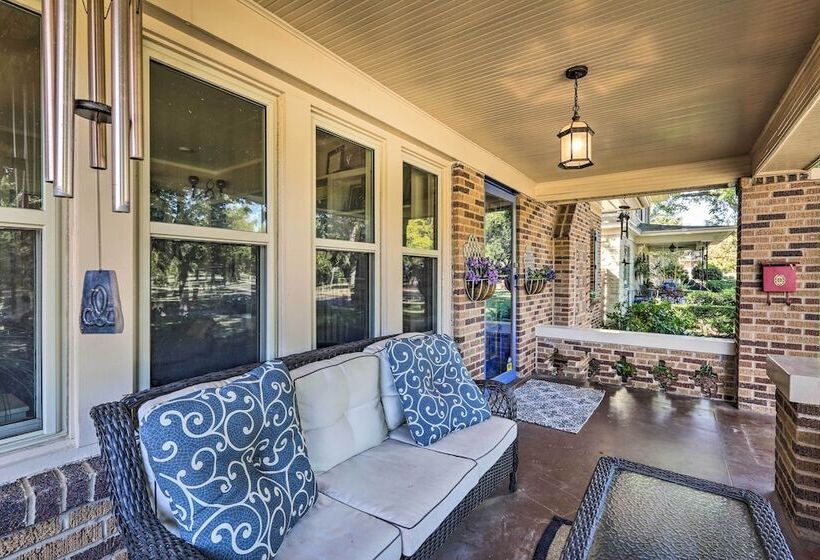 Walk To Midwestern State: Wichita Falls Cottage!