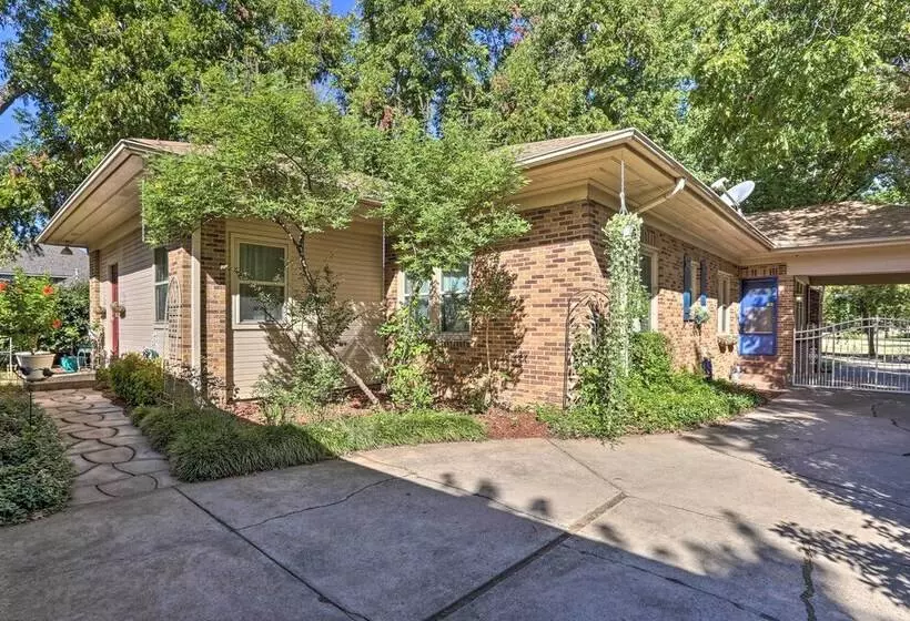Walk To Midwestern State: Wichita Falls Cottage!