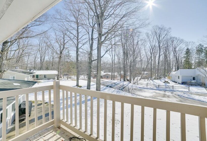 Cozy Michigan Retreat   Walk To Lake Charlevoix!