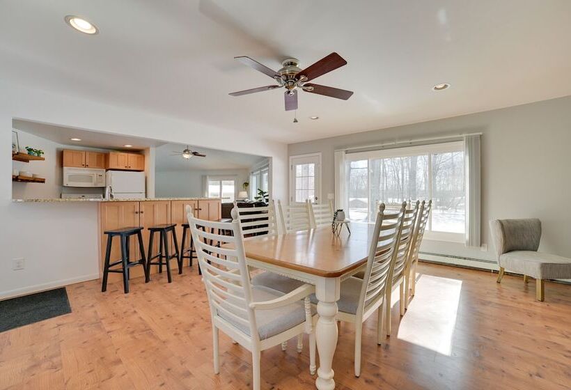 Cozy Michigan Retreat   Walk To Lake Charlevoix!