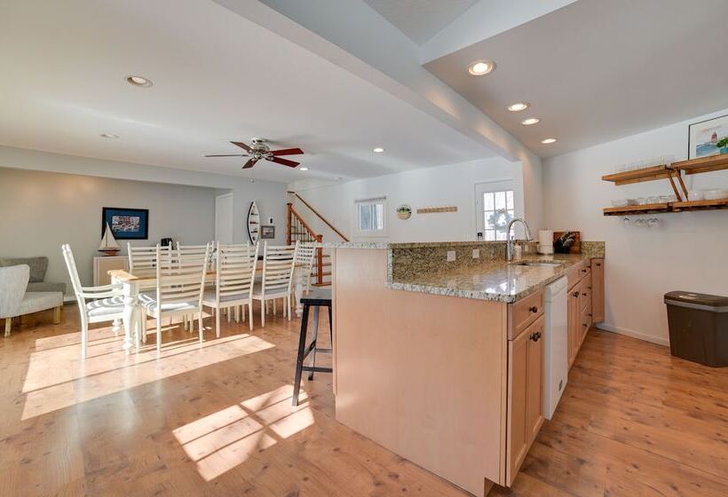 Cozy Michigan Retreat   Walk To Lake Charlevoix!