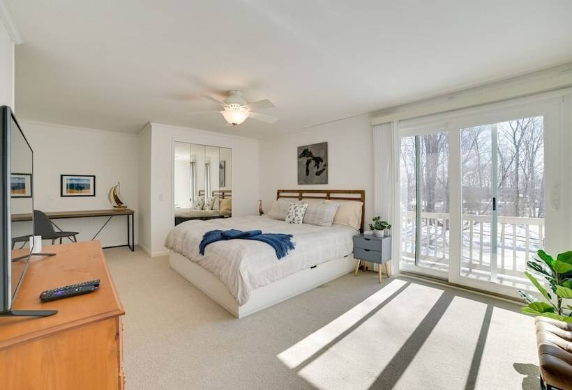 Cozy Michigan Retreat   Walk To Lake Charlevoix!