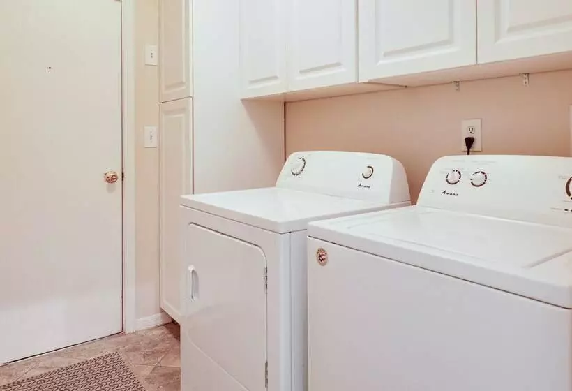 Pet Friendly Valrico Vacation Home W/ Lanai!