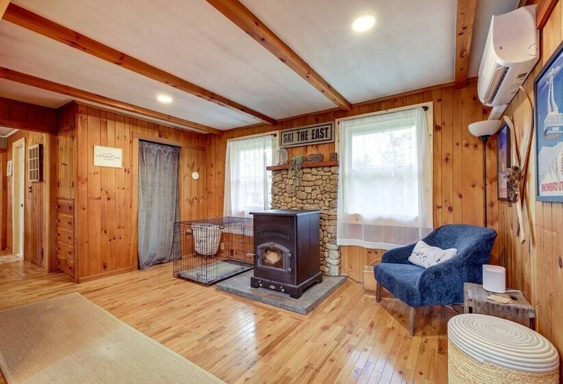 Pet Friendly Wilmington Retreat W/ Hot Tub!
