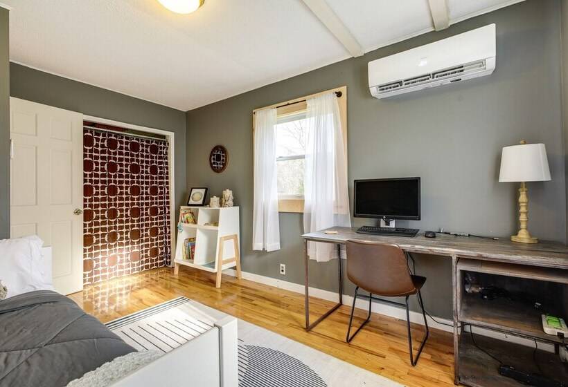 Pet Friendly Wilmington Retreat W/ Hot Tub!