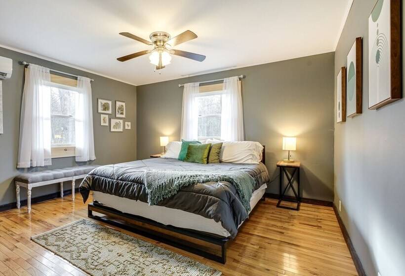 Pet Friendly Wilmington Retreat W/ Hot Tub!