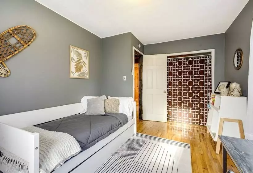 Pet Friendly Wilmington Retreat W/ Hot Tub!