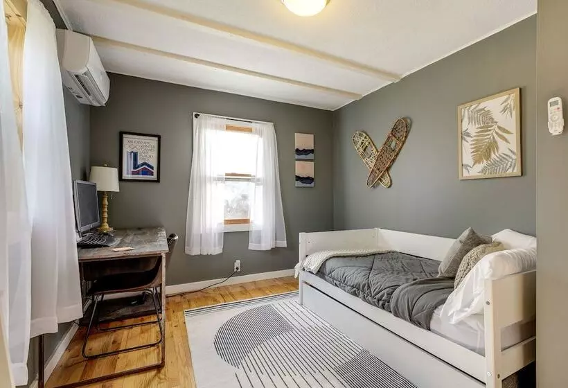 Pet Friendly Wilmington Retreat W/ Hot Tub!