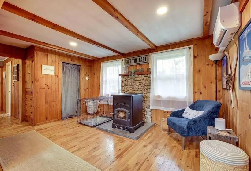 Pet Friendly Wilmington Retreat W/ Hot Tub!