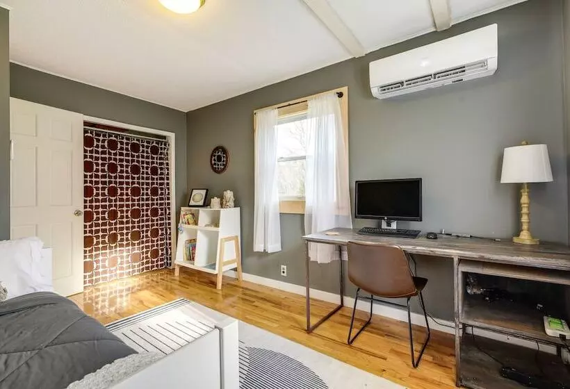 Pet Friendly Wilmington Retreat W/ Hot Tub!