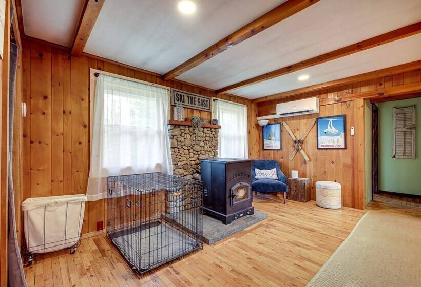 Pet Friendly Wilmington Retreat W/ Hot Tub!