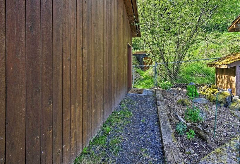Picturesque Port Angeles Cabin W/ Fire Pit!