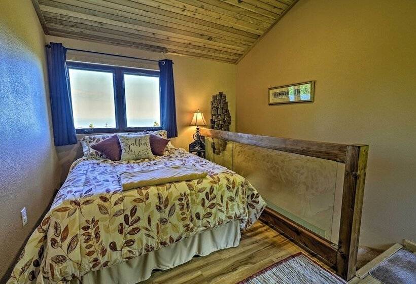 Picturesque Port Angeles Cabin W/ Fire Pit!