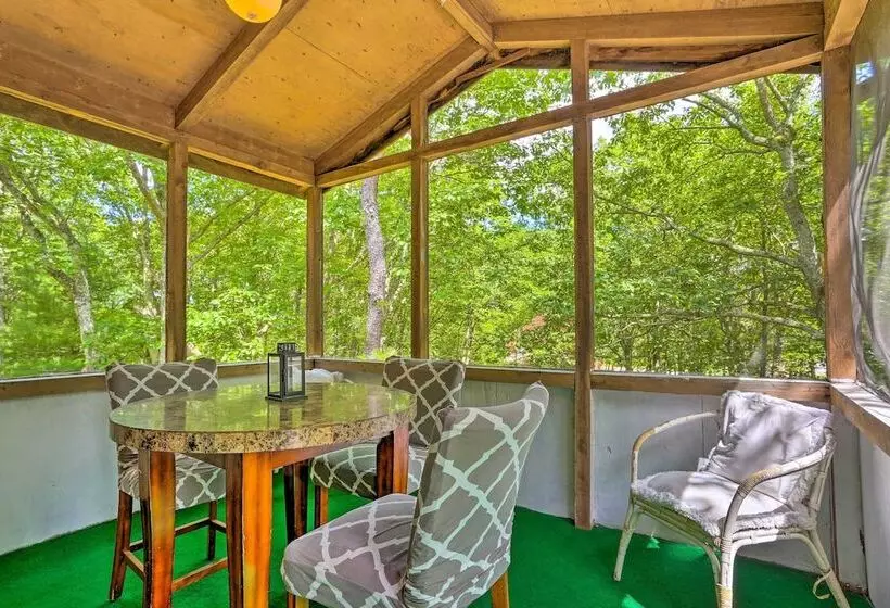 Bushkill House W/ Deck & Community Amenities!