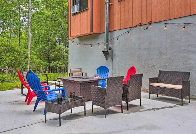 Bushkill House W/ Deck & Community Amenities!