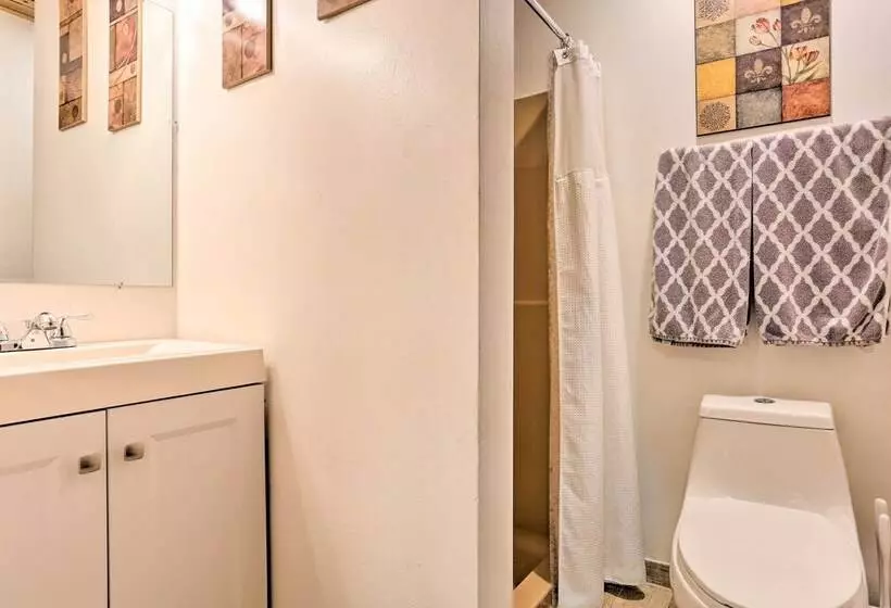 Bushkill House W/ Deck & Community Amenities!