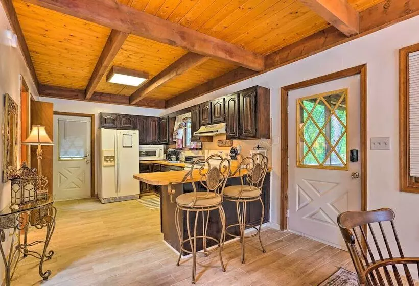 Bushkill House W/ Deck & Community Amenities!