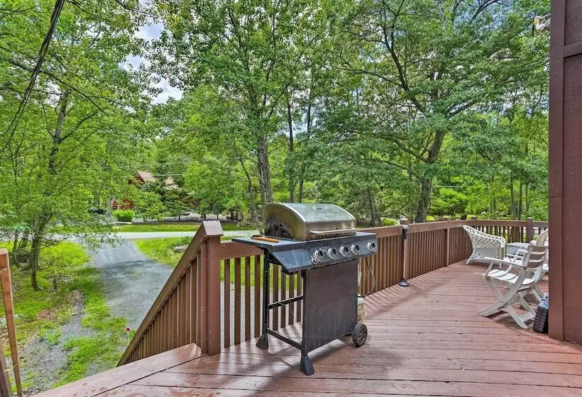 Bushkill House W/ Deck & Community Amenities!