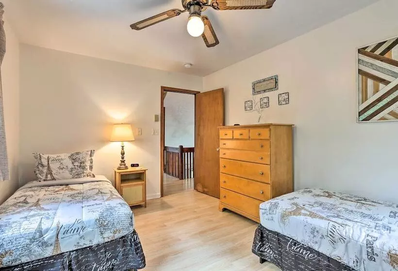 Bushkill House W/ Deck & Community Amenities!