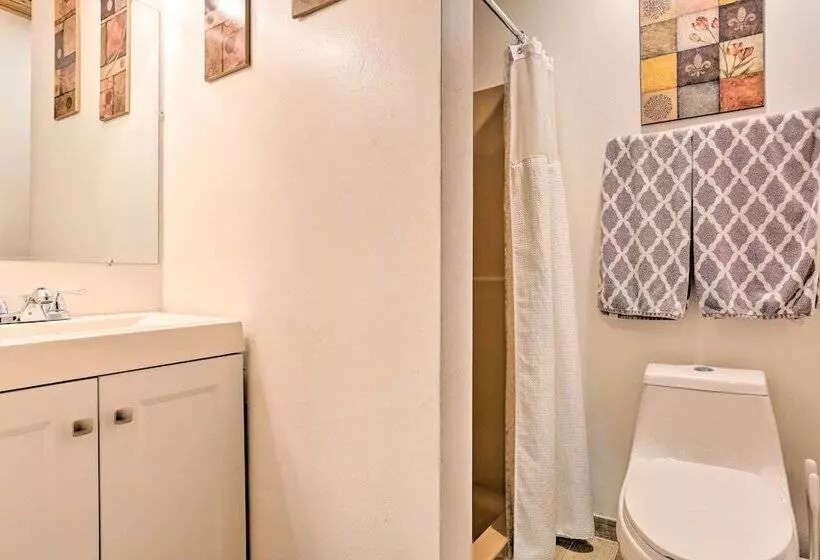 Bushkill House W/ Deck & Community Amenities!