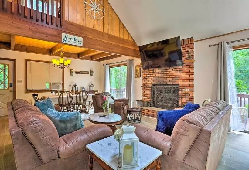 Bushkill House W/ Deck & Community Amenities!