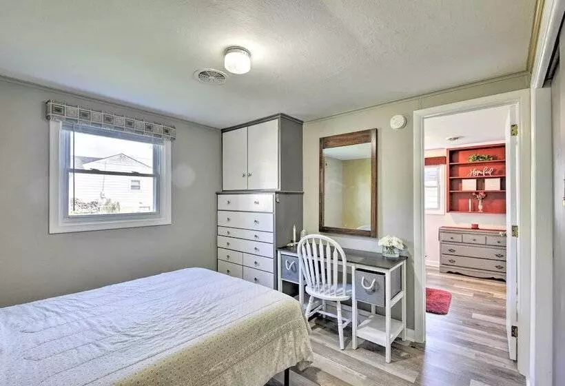 Quiet New York Retreat < 7 Miles To Skiing!